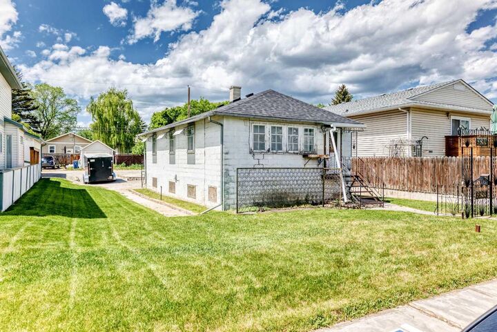 6639 19 Street SE — photo 1