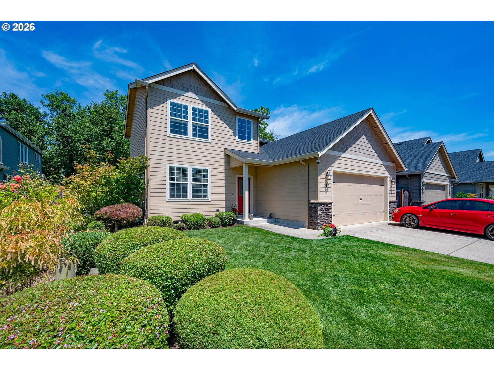 Property Photo:  987 Pennington Ct  OR 97404 
