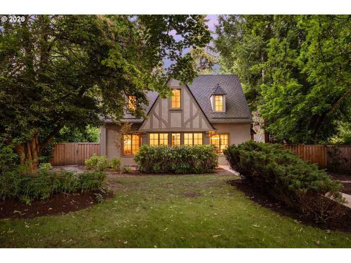 Property Photo: 604 SE Andover Pl OR 97202