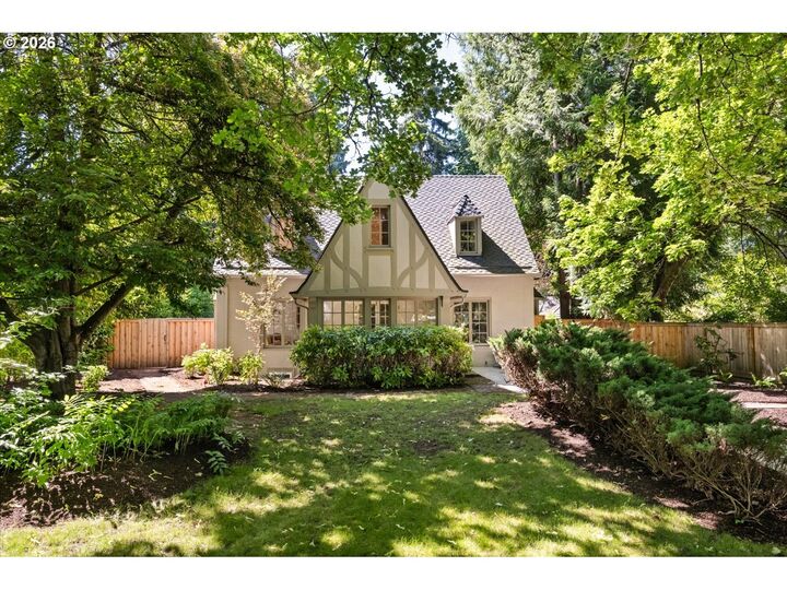 Property Photo: 604 SE Andover Pl OR 97202