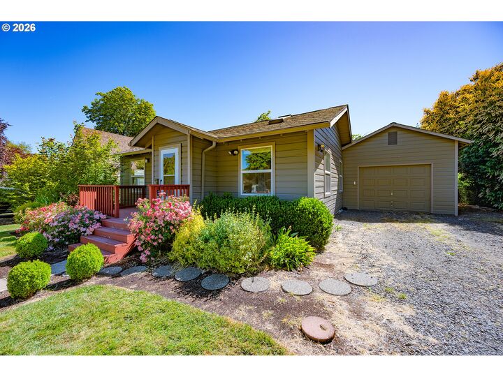 Property Photo: 1843 Moss St OR 97403