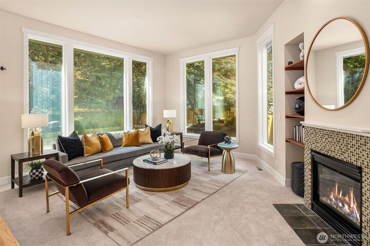 Property Photo: 4600 Green Lake Way N WA 98103