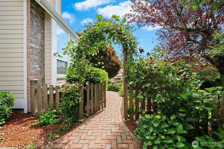Property Photo:  1808  Field Place NE  WA 98059 