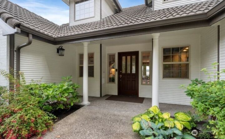 Property Photo:  11618  Jennifer Court E  WA 98374 