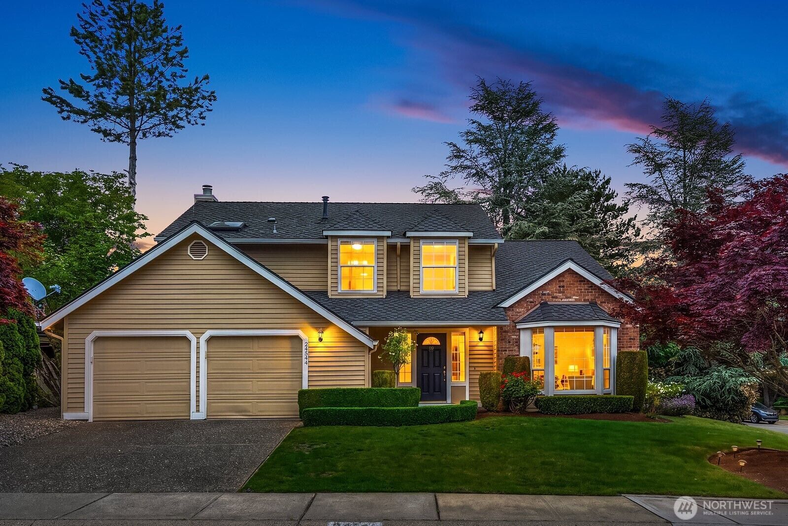 Property Photo:  24544 SE 43rd Place  WA 98029 