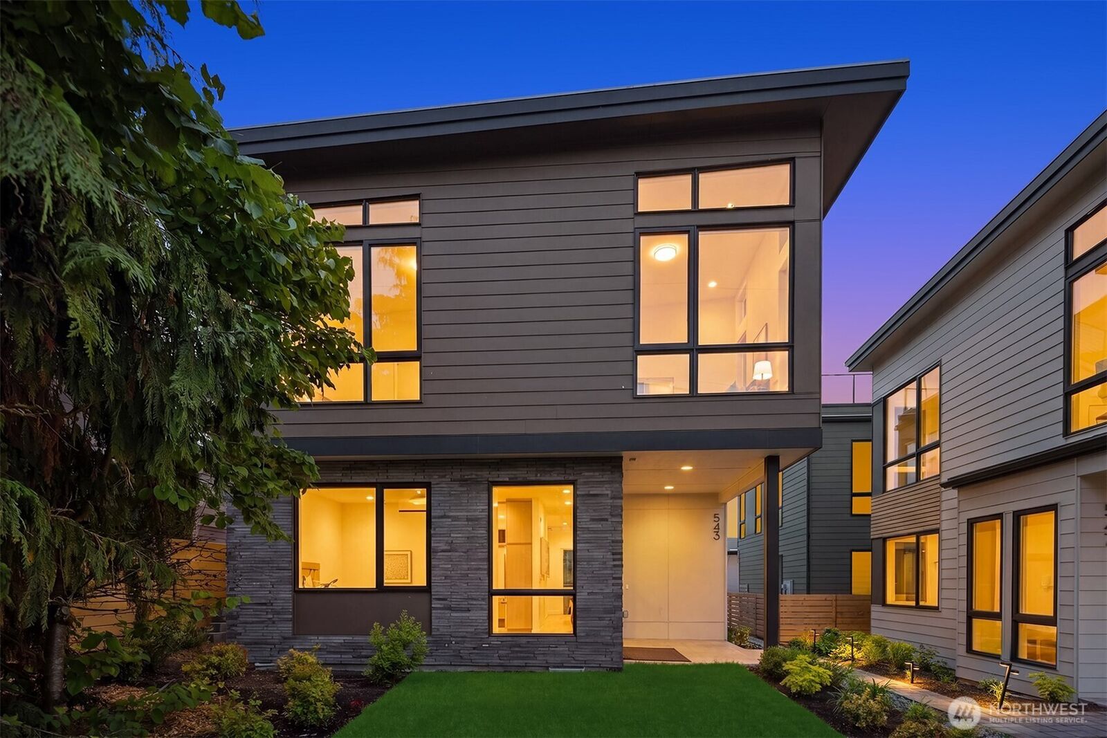 Property Photo: 543 16th Avenue W WA 98033