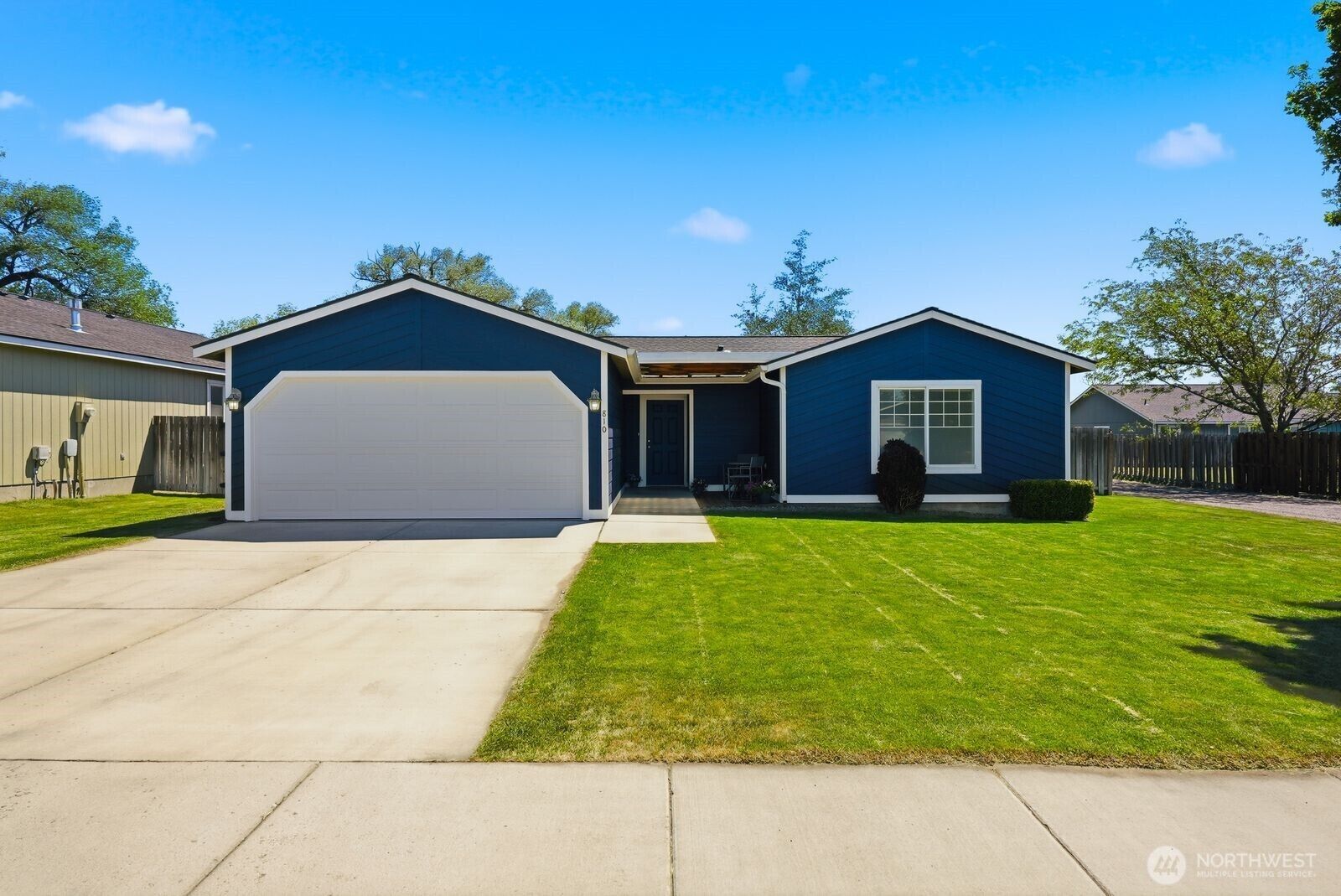 Property Photo:  810 N Spokane Street  WA 98934 