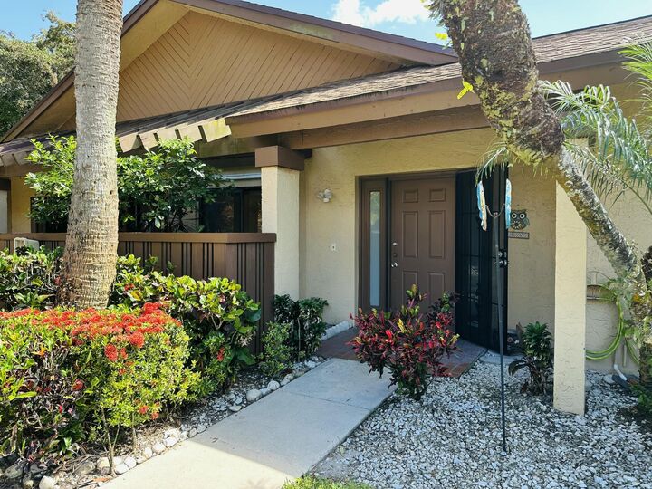 Property Photo:  3953 Cocoplum Circle 3611  FL 33063 