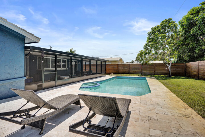 Property Photo: 1201 SW 28th Avenue FL 33426