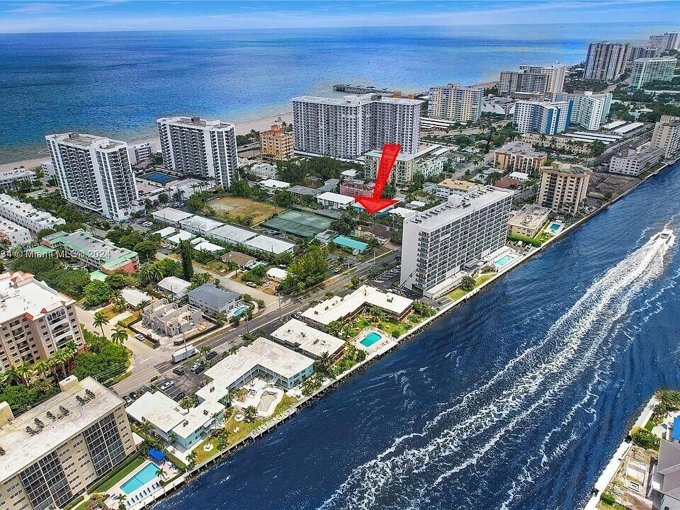 Property Photo: 524 N Riverside Drive FL 33062