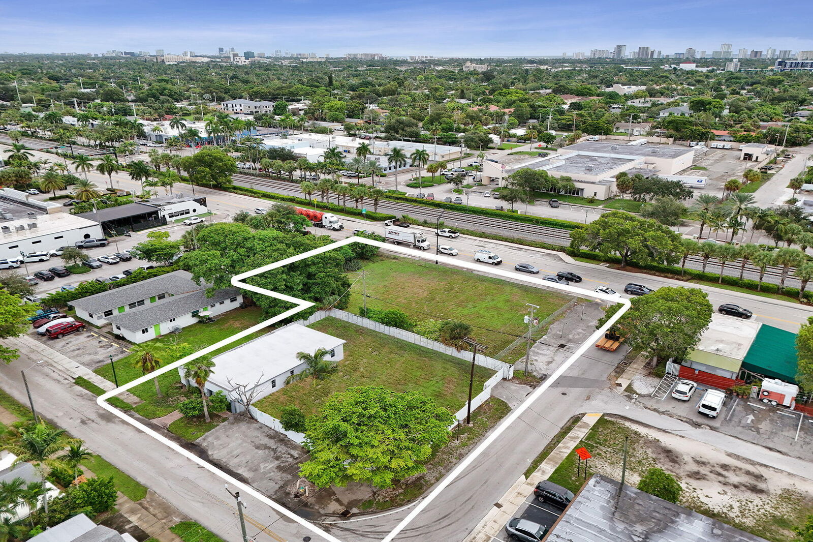 Property Photo: 3301 N Dixie Highway FL 33334