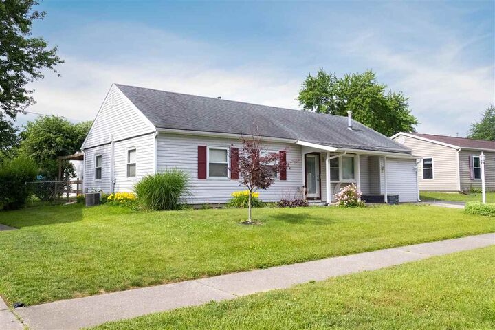 Property Photo:  221 Woodlawn Avenue  IN 47374 
