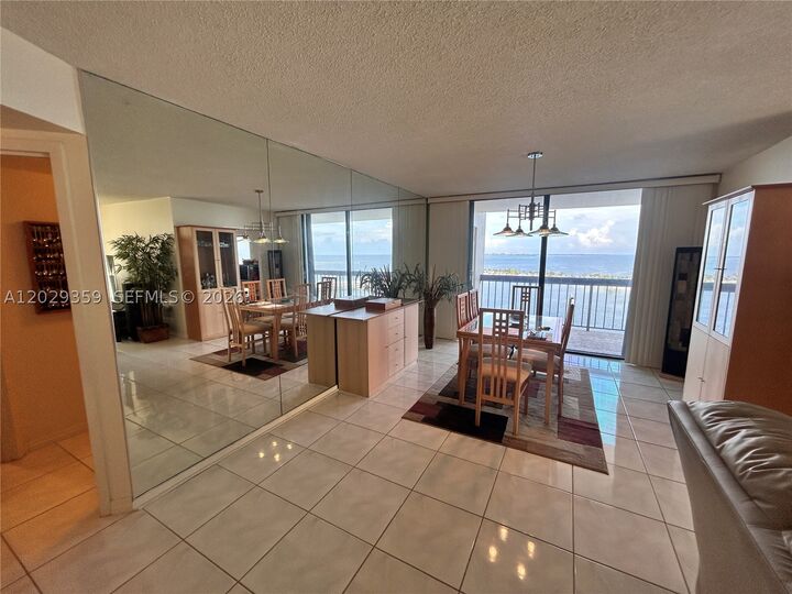 Property Photo:  2333 Brickell Ave 1402  FL 33129 