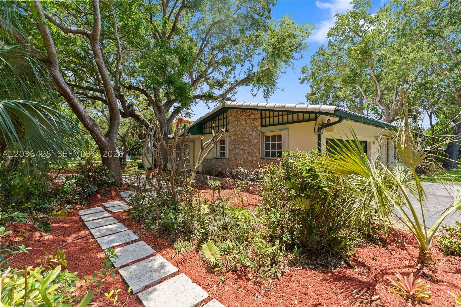 Property Photo:  15200 SW 88th Ave  FL 33157 