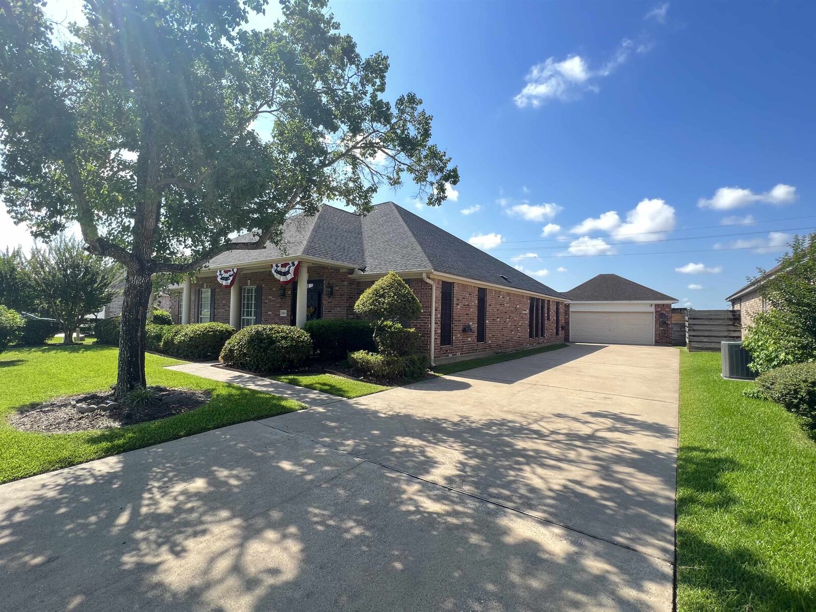 Property Photo: 6035 Barrington Ave TX 77706