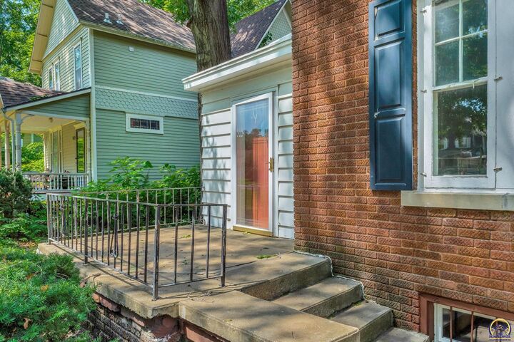 Property Photo: 1417 SW College Ave KS 66604