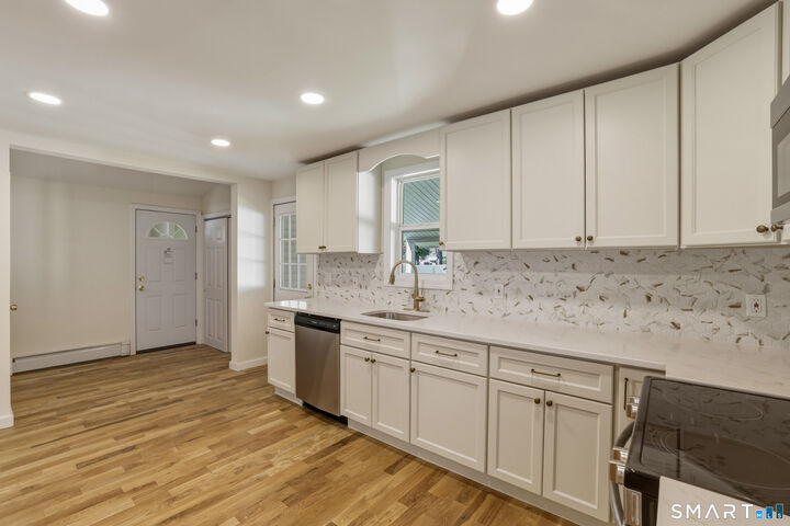 Property Photo:  461 Mountain Road  CT 06111 