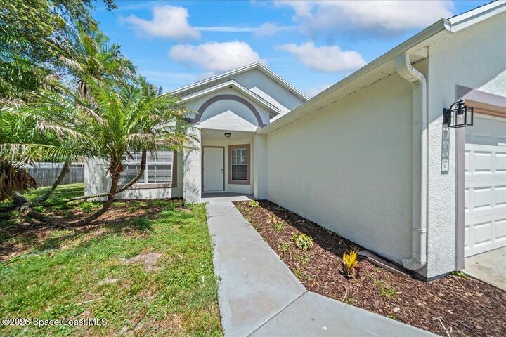Property Photo:  301 Butler Avenue NE  FL 32907 