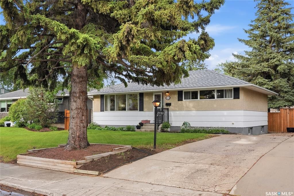 Photo de la propriété:  2321 Munroe Avenue S  SK S7J 1S4 