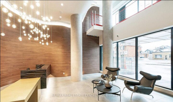 Property Photo: 39 Mary St Street 2001 ON L4N 1S9