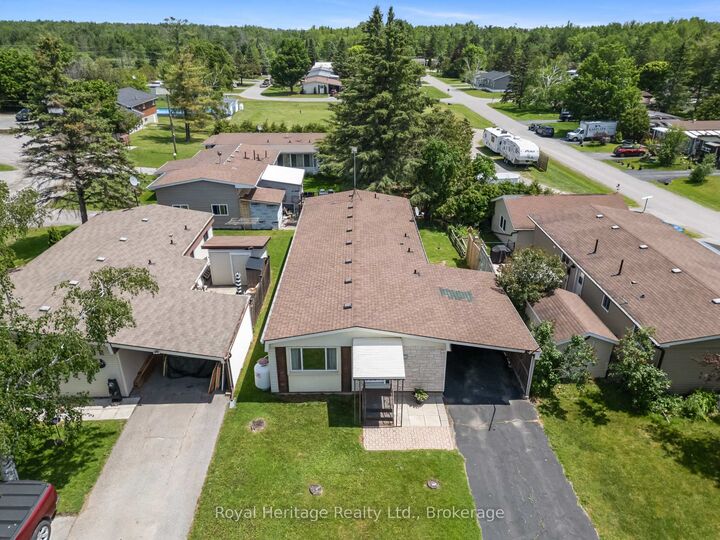 Property Photo: 17 Circle Drive ON K9V 0H7