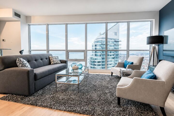 Property Photo: 2212 Lakeshore Boulevard W Lph03 ON M8V 0C2