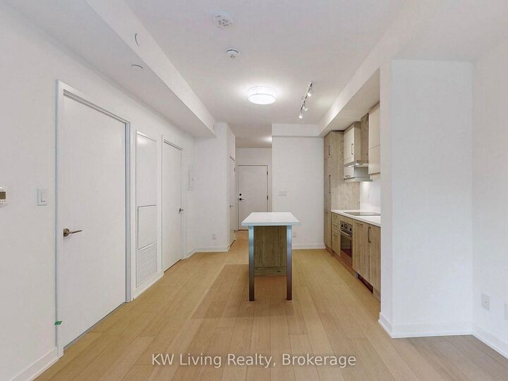 Property Photo: 292 Verdale Crossing 502 ON L6G 0H6