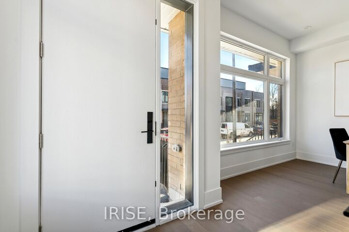 Property Photo: 40 Lou Parsons Way 55 ON L5H 0B2