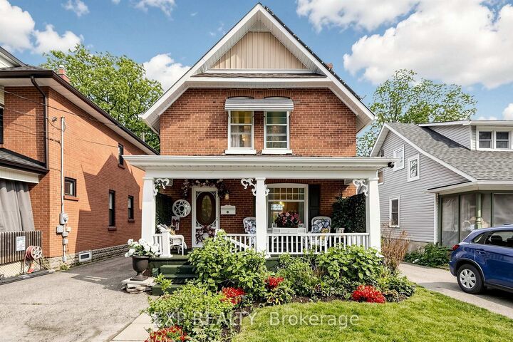 28 Simcoe Street — photo 1