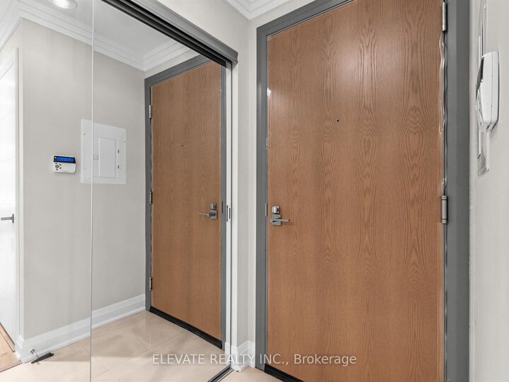 Property Photo: 18 Uptown Drive 229 ON L3R 5M5