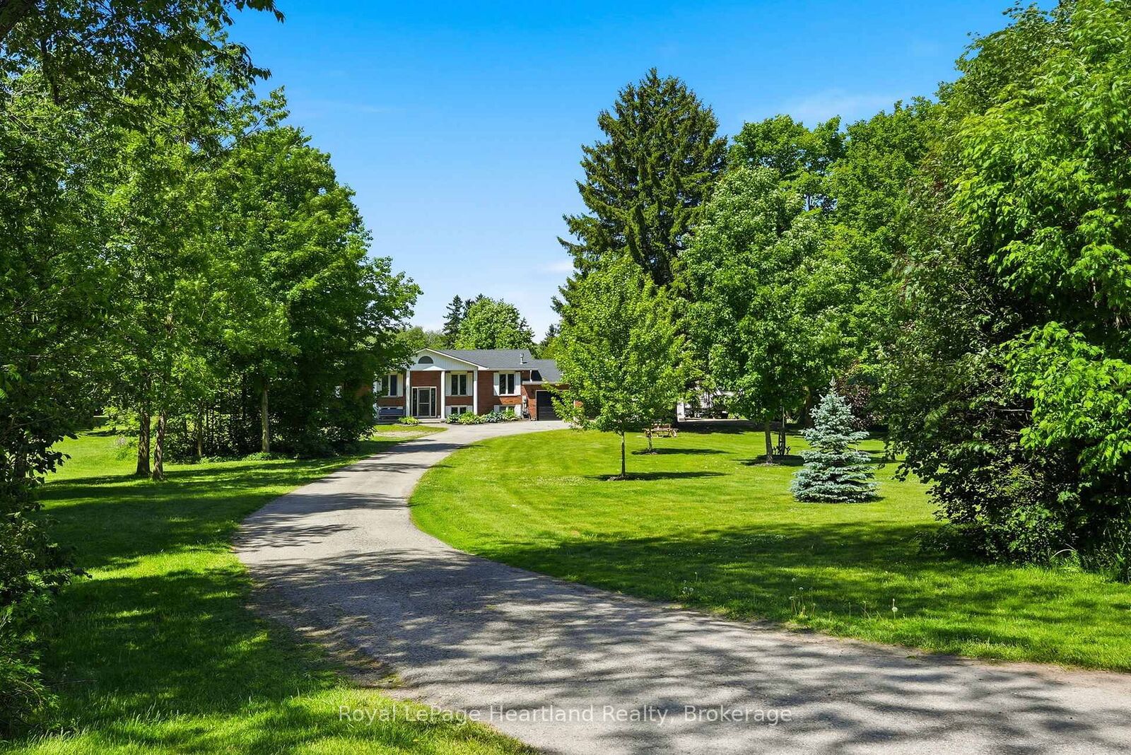 Property Photo: 1041 Howick Street ON N0G 2X0