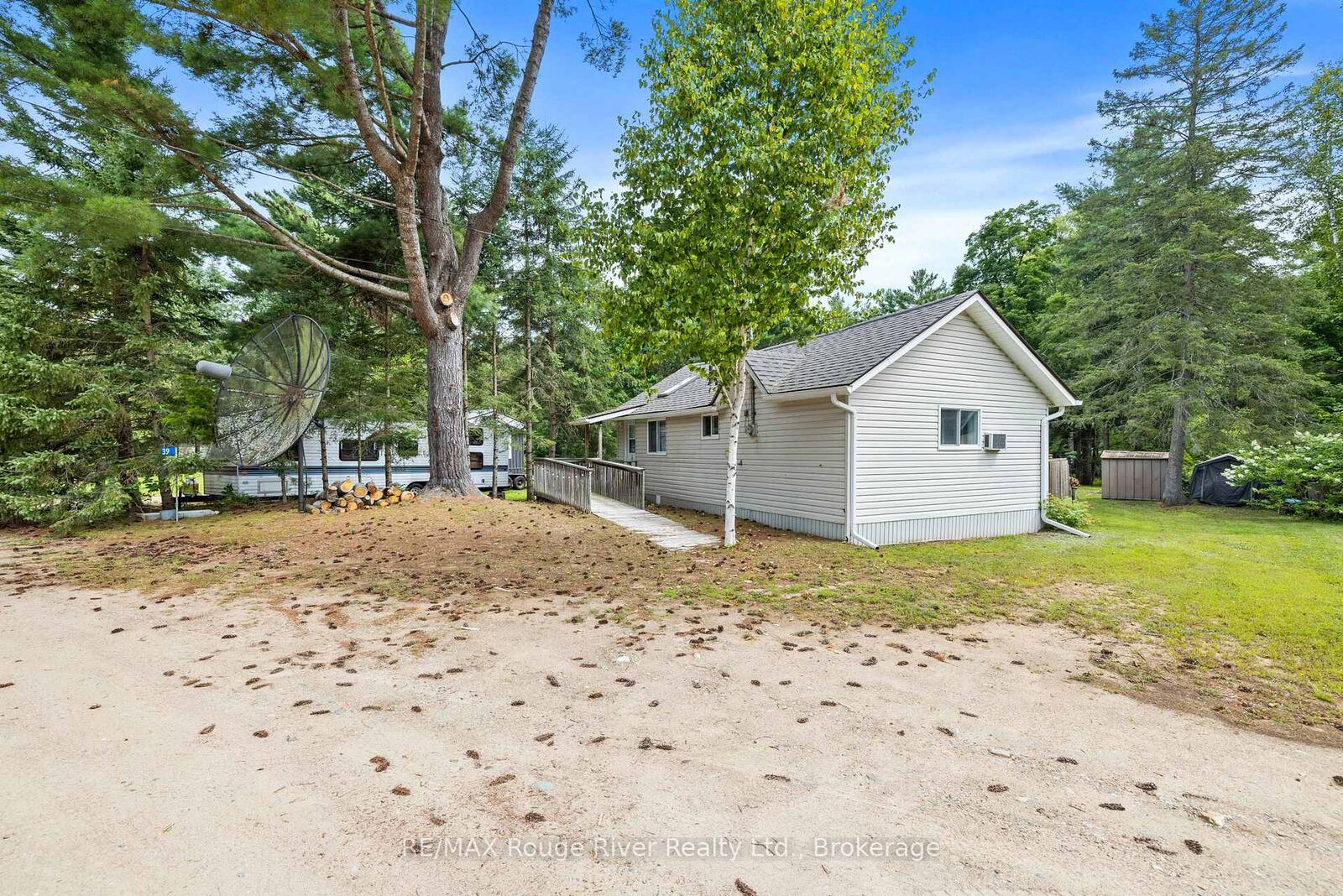 Property Photo: 39 Hobo Lane ON K0L 1C0