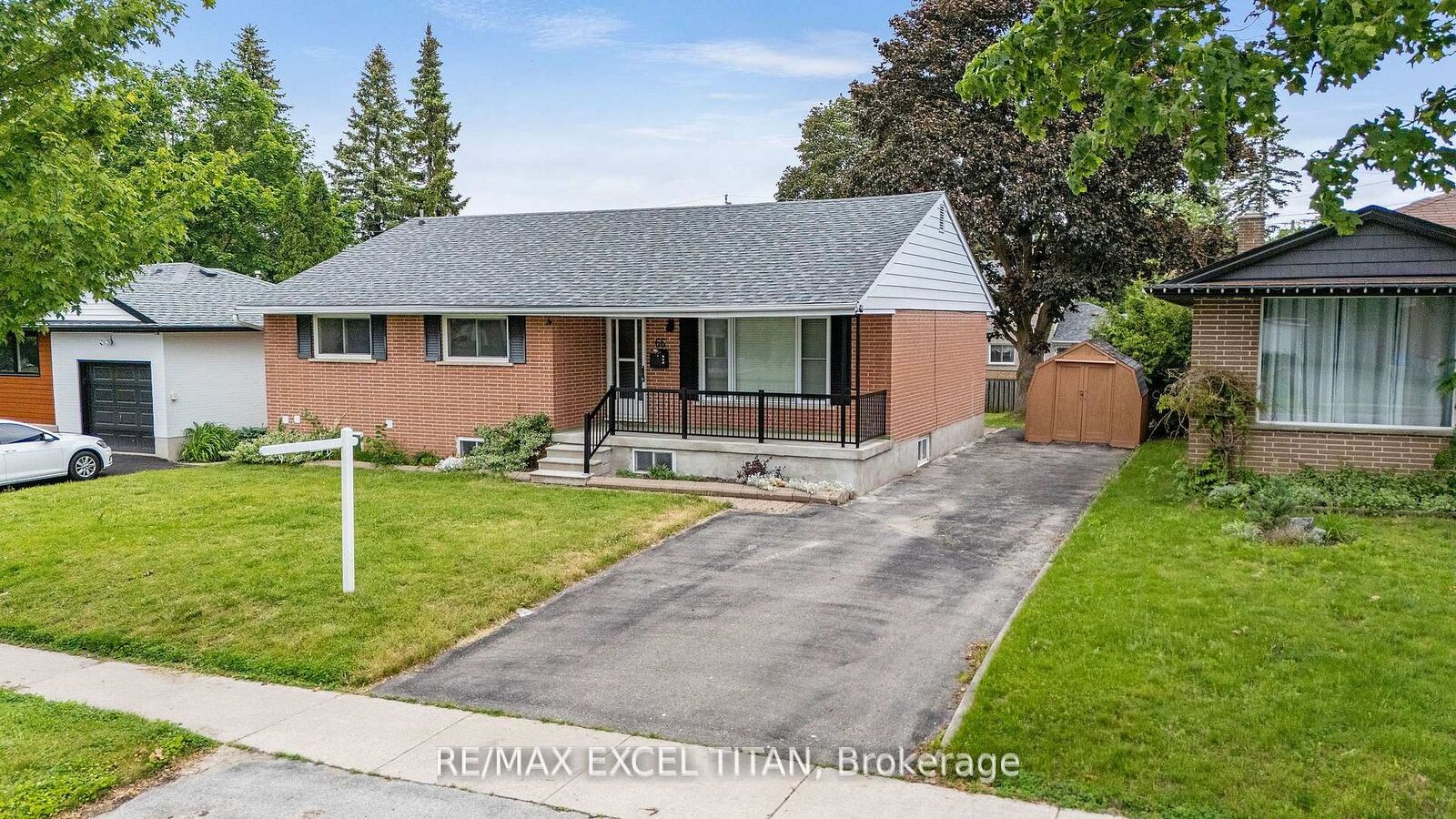 Property Photo: 66 Marion Crescent ON L4M 2L3