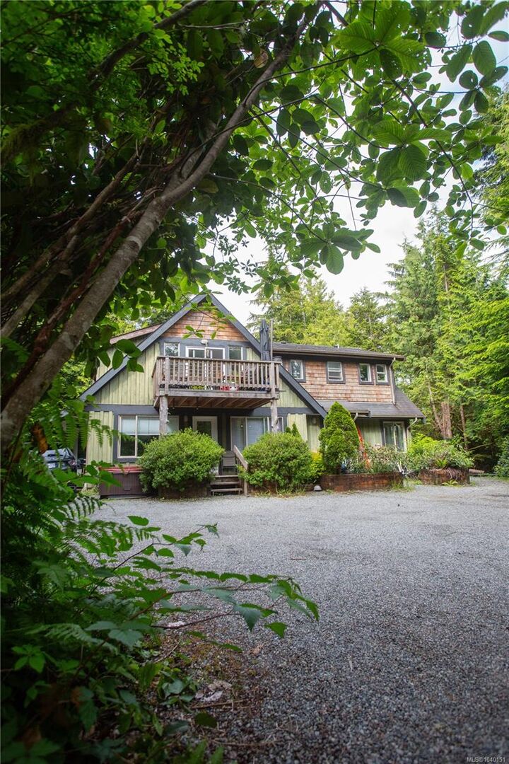Property Photo: 1228 Howard Dr BC V0R 2Z0