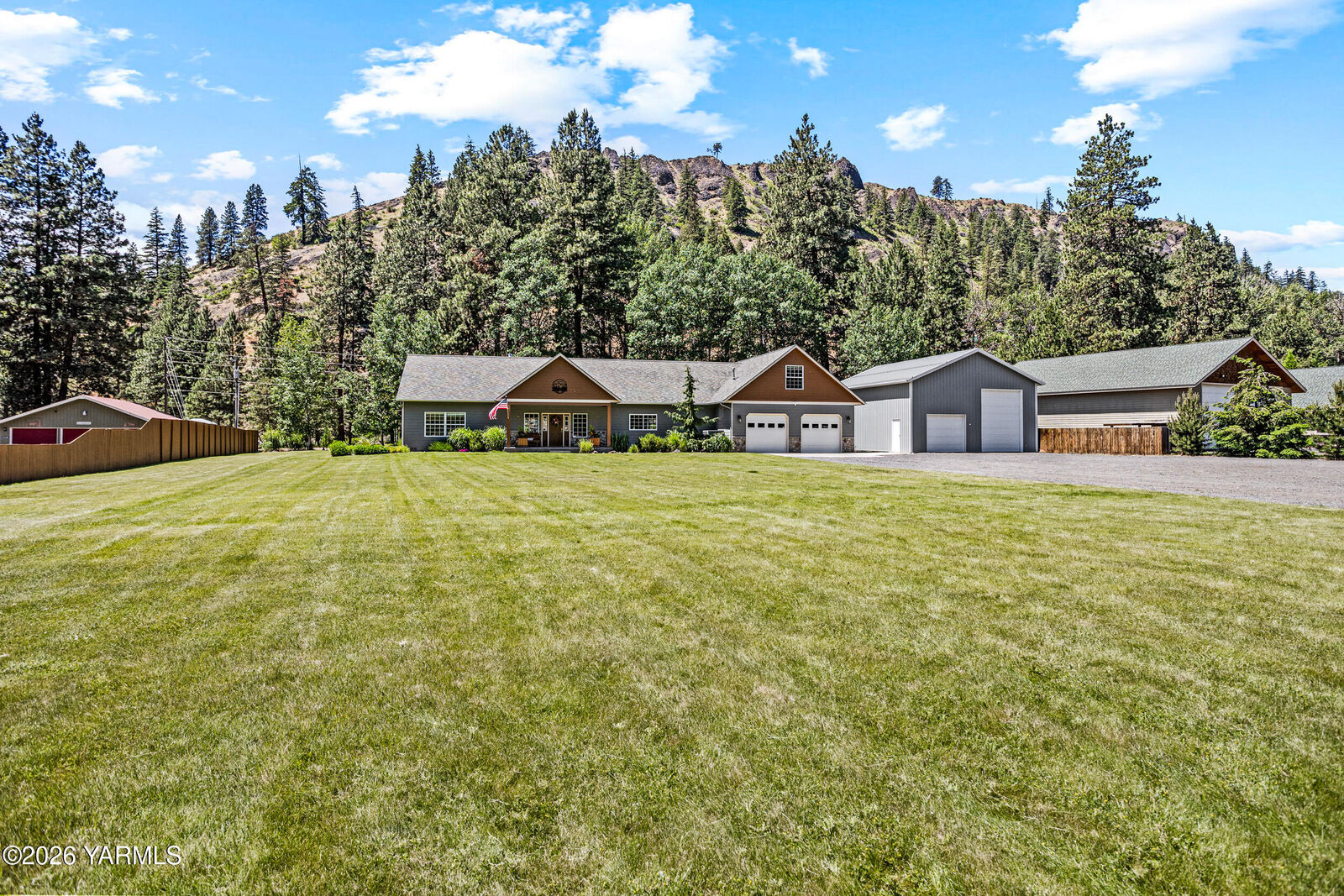 Property Photo: 280 Bedrock Ln WA 98937