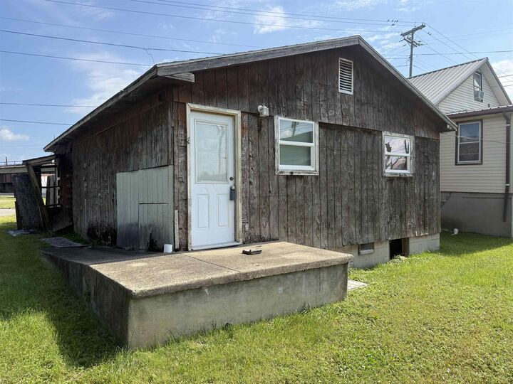 Property Photo: 305 35th Street KY 41129