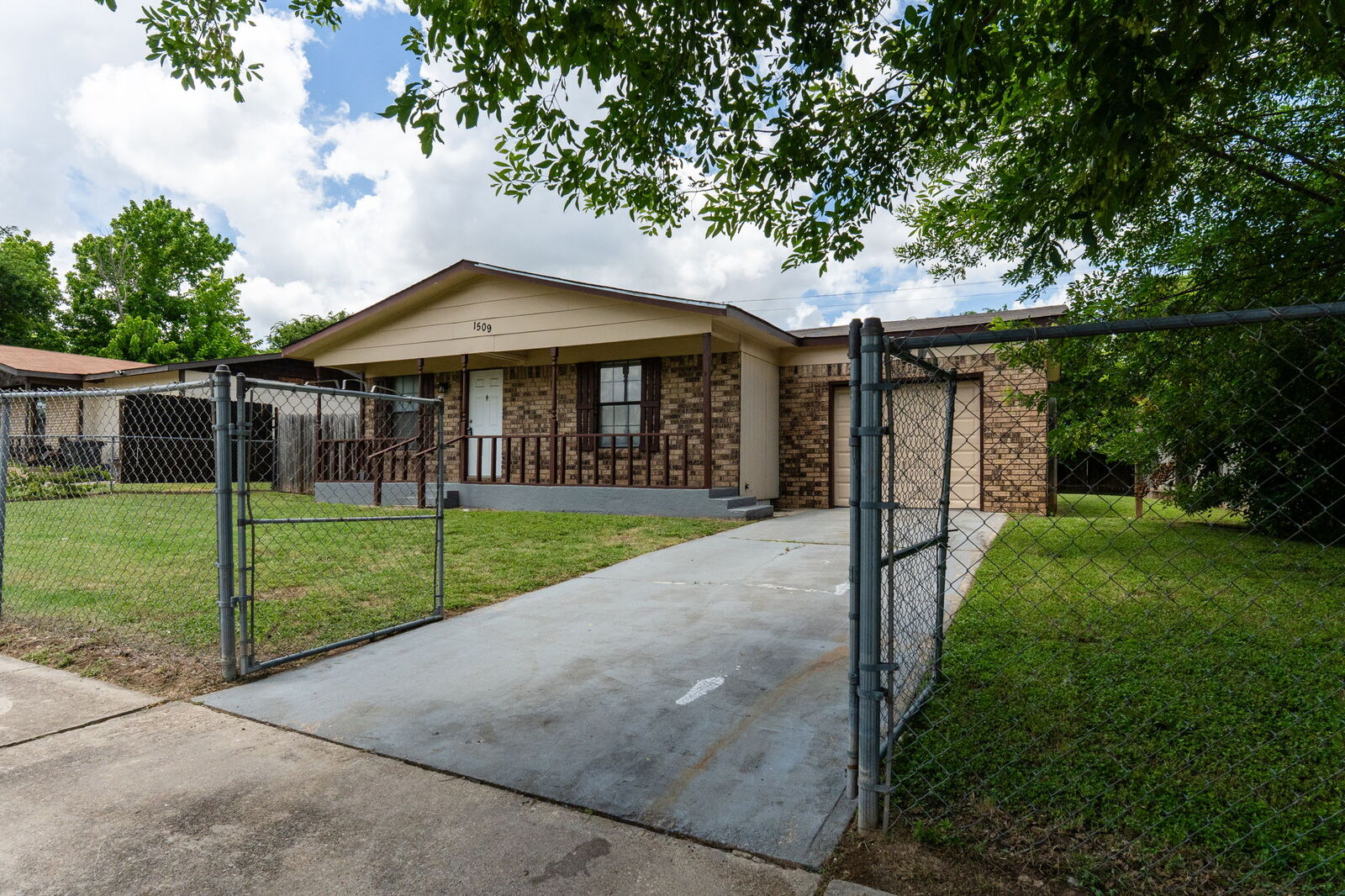 Property Photo: 1509 Anna Lee Drive TX 76549