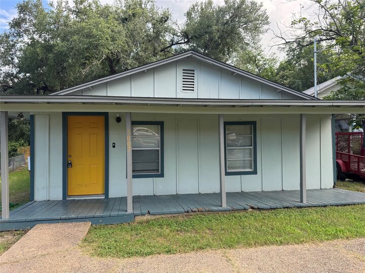 Property Photo:  5007 Heflin Lane  TX 78721 