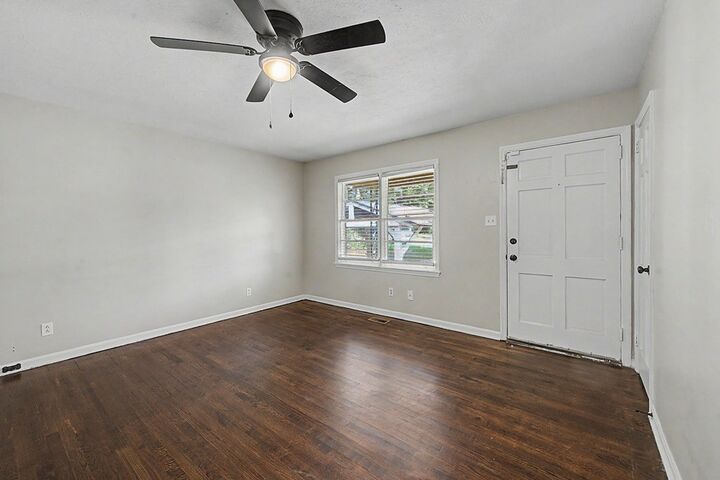 Property Photo:  1925 W Whitney Avenue  GA 31707 