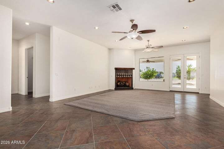 Property Photo:  711 E Cloud Road  AZ 85086 