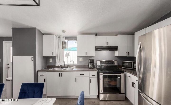 Property Photo: 2605 W Van Buren Street 80 AZ 85009