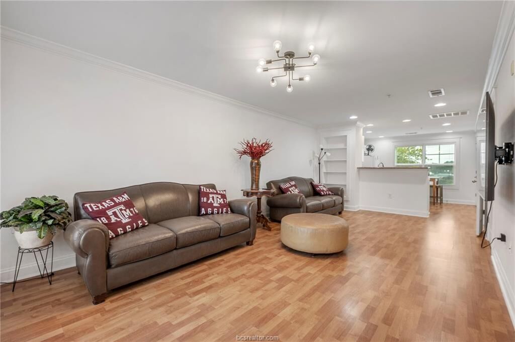 Property Photo: 1725 Harvey Mitchell Parkway S 2125 TX 77840