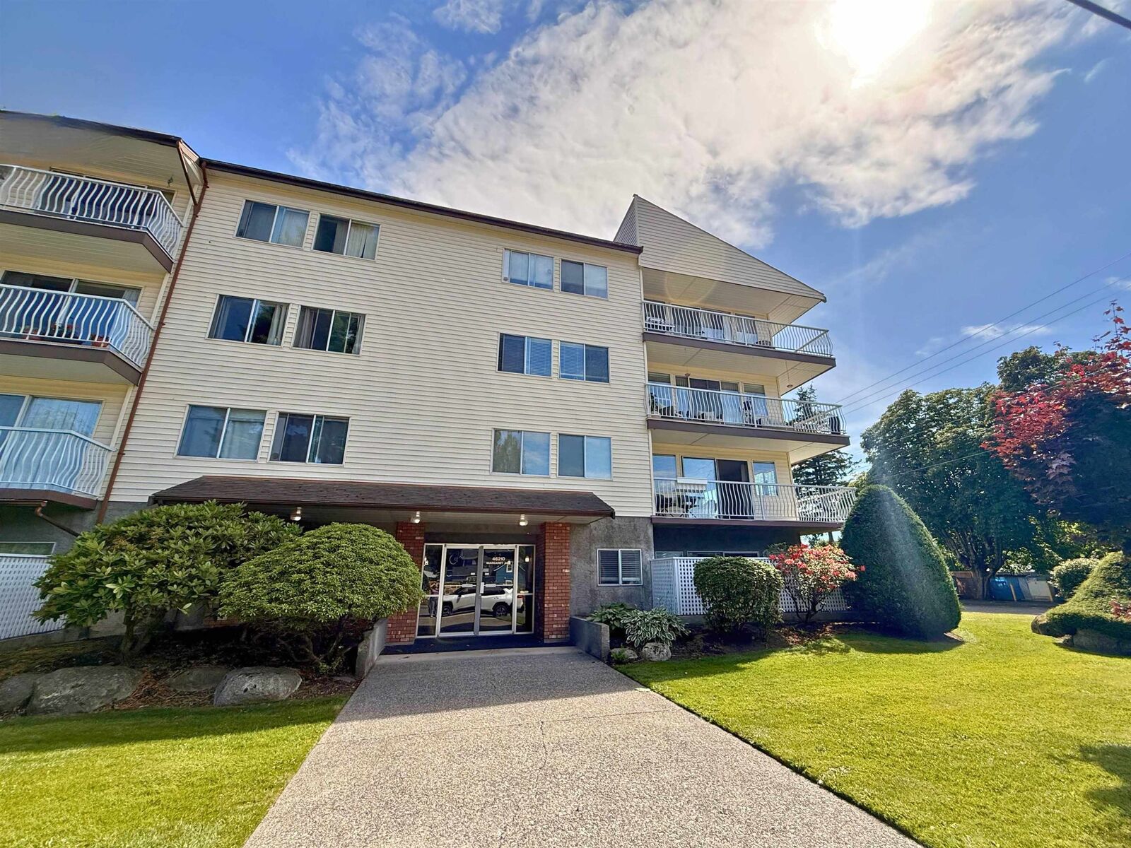 Property Photo: 46210 Margaret Avenue 7 BC V2P 2G9