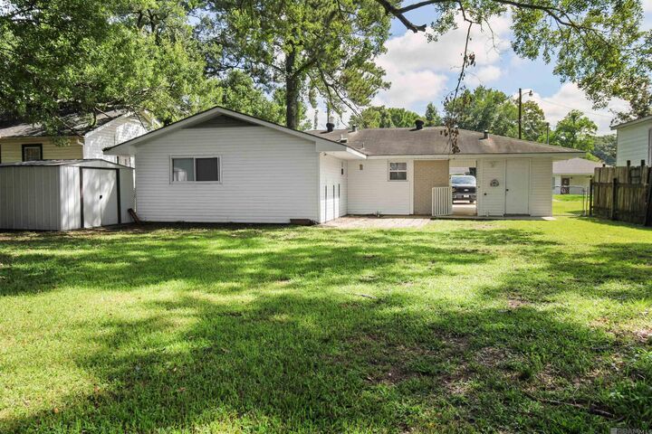 Property Photo:  312 Pinoak St  LA 70726 