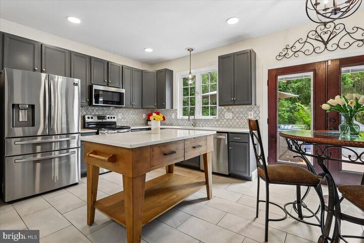 Property Photo: 6859 Colonel Taylor Lane VA 20121