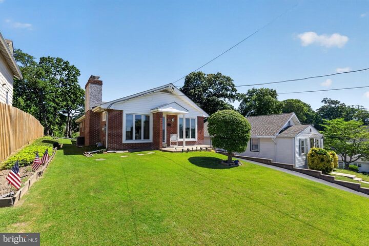 Property Photo:  2521 Franklin Avenue  PA 19008 