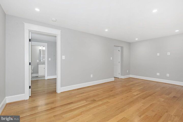 Property Photo: 11 S Madison Street 203 VA 20117