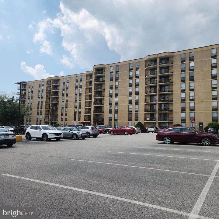 Property Photo:  666 W Germantown Pike 1618  PA 19462 