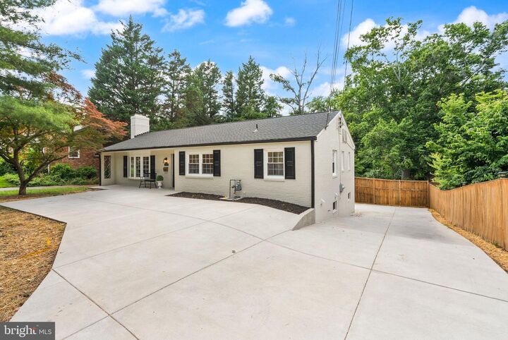 Property Photo:  4006 N Glebe Road  VA 22207 