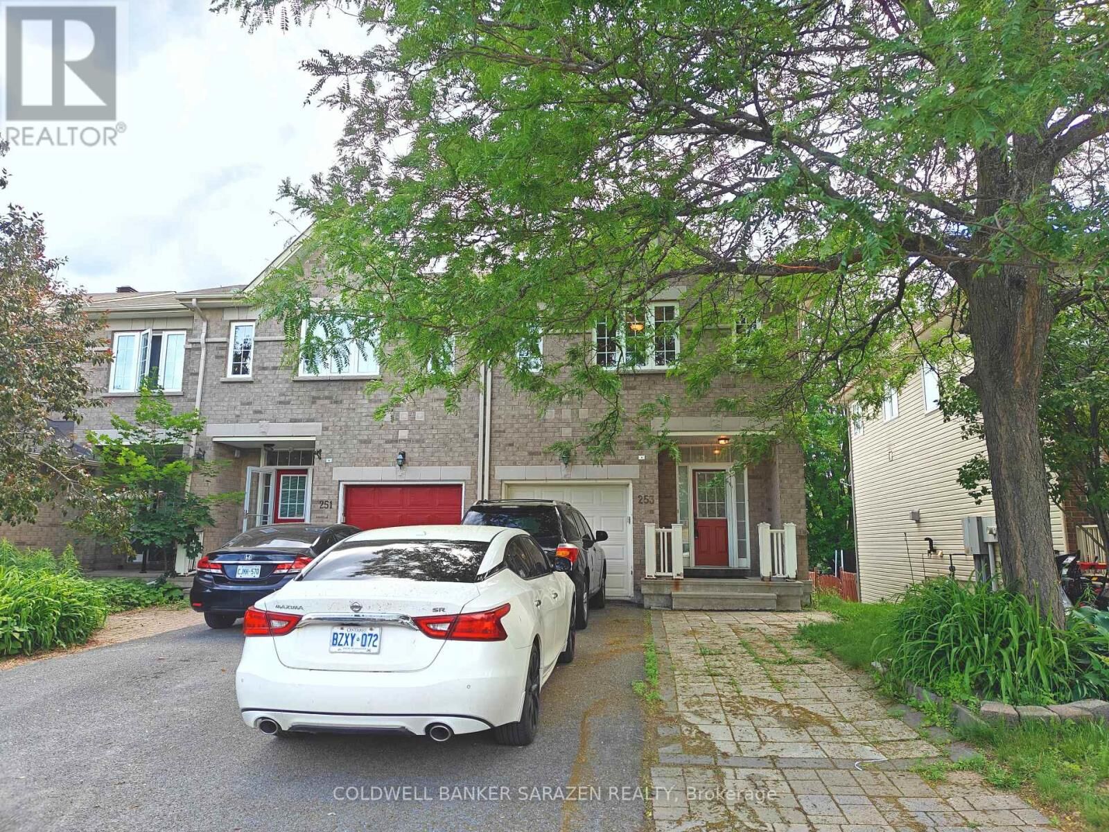 Property Photo:  253 Saddlesmith Circle  ON K2M 2Z1 